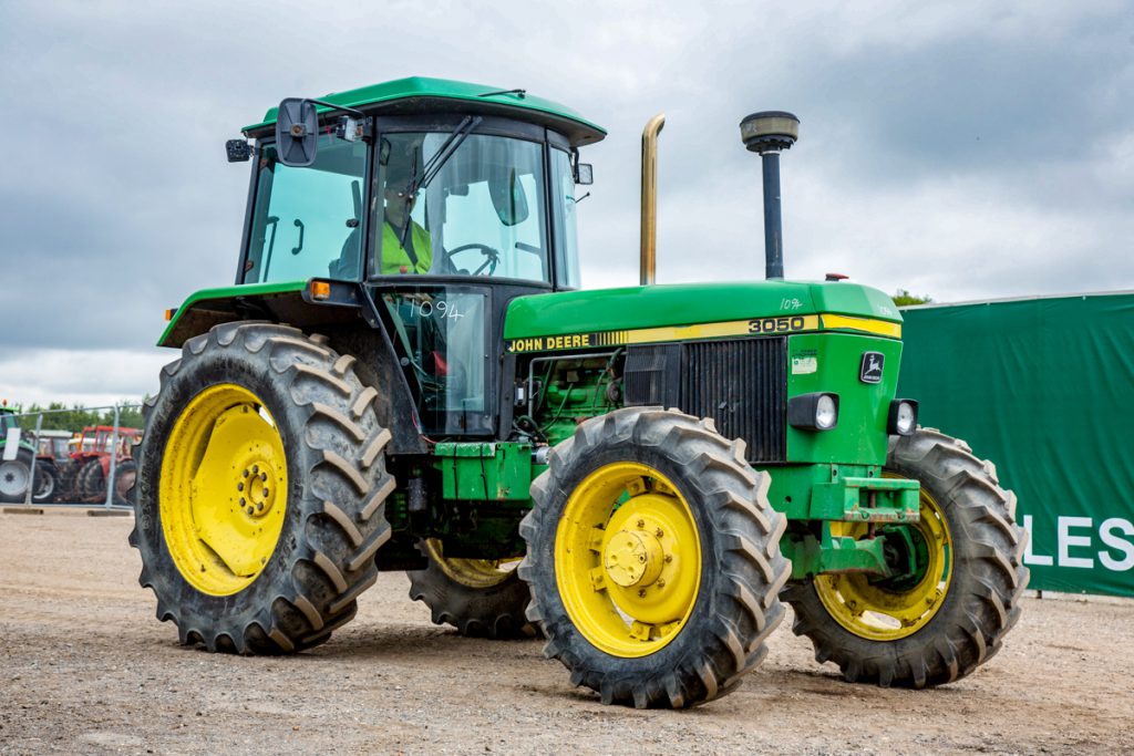 Modern classic: This 1990 John Deere 3050 (‘High Lift’) was showing 8,435 hours. The hammer fell at a sale price of £6,800