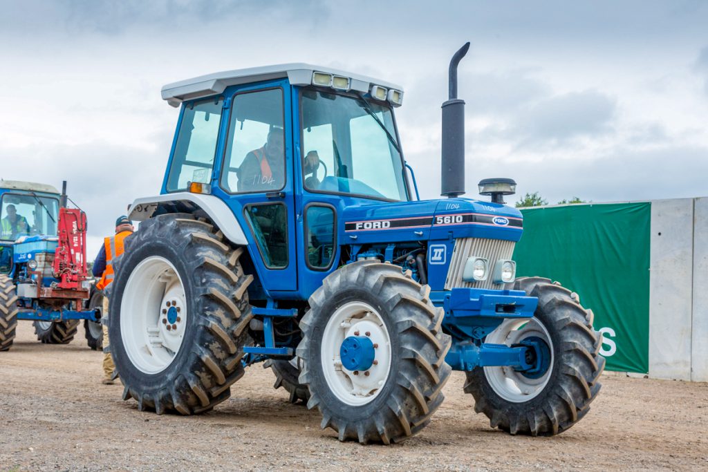 True blue with a Super Q: This tidy-looking Ford 5610 (Force II) had 4,563 hours on the clock. It sold for a lofty £9,000