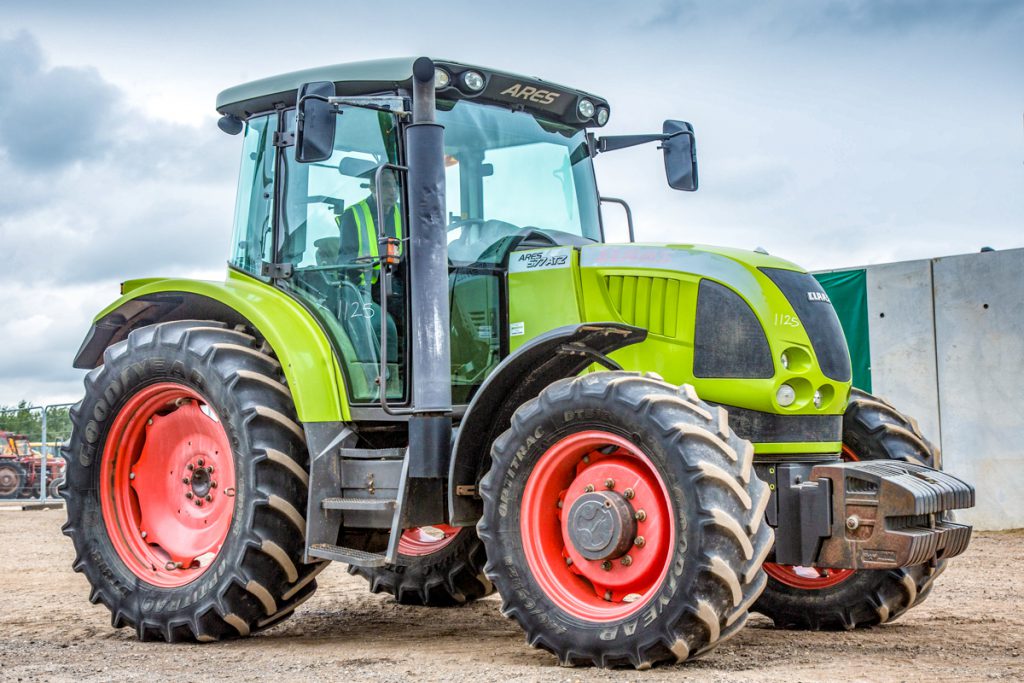 Reworked and revamped Renault Ares: This 2007 Claas Arion 577 CIS (40kph model with air-conditioning) had 4,609 hours on the clock. It sold for £18,200