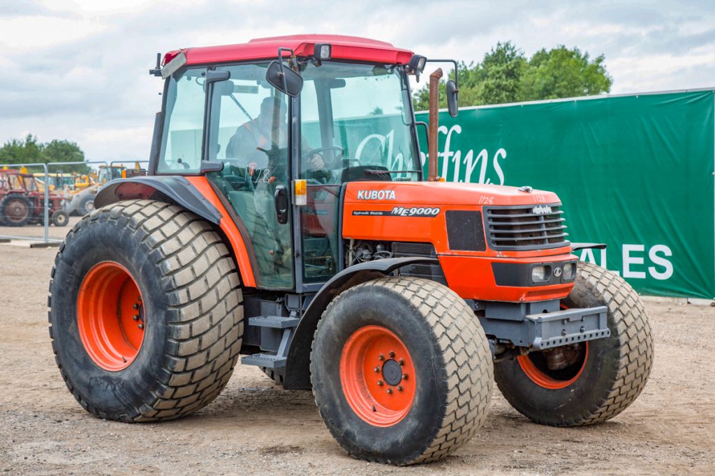 Turf tyres: This 2005 Kubota ME9000 (4WD) had 5,533 hours showing. The sale price was £8,900