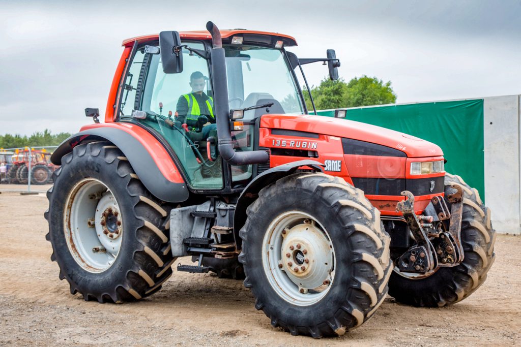 Scarce on the ground: This 2000 Same Rubin 135 (with front linkage) had 7,502 hours on its odometer. It sold for just £8,500