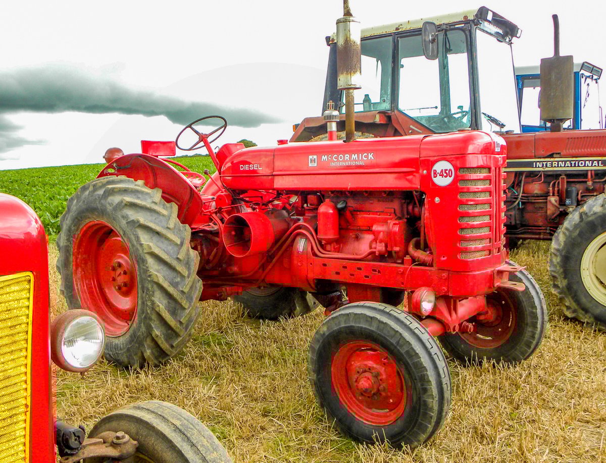 Built in England, the McCormick (International/Farmall) B-450 boasted 55hp. US-built versions were designated ‘Farmall 450’ or ‘International 450’ and had different engines, alongside other changes. The B-450 had a simple 5F 1R gearbox. Standard features included a differential lock. Asking price for one of these, in 1959, was £795 plus £90 for the optional power take-off (PTO) and hydraulic linkage