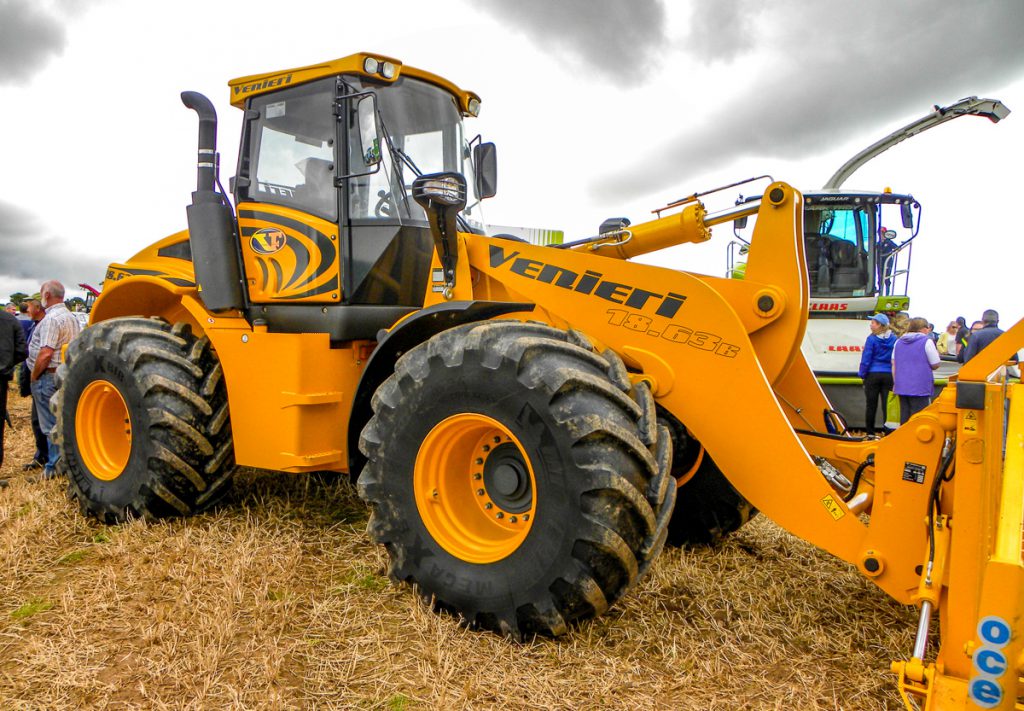 This Venieri 18.63B was an imposing sight on McCarthy Plant and Agri Sales’ stand. This 228hp machine has a Bosch Rexroth hydrostatic transmission. Maximum operating weight is 22t. These loaders have progressed since their introduction to the Irish market many years ago, when the 9013 was the Italian firm’s key offering