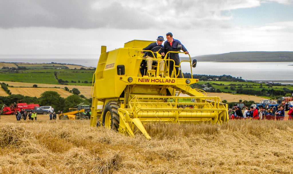 This brightly-coloured New Holland 1520 had received a new coat of paint. Built during the 1970s (right up until 1980), the 4-walker 1520 was powered by a 4-cylinder Ford 2712E engine. This machine is owned by Vincent Buckley (Riverstick)