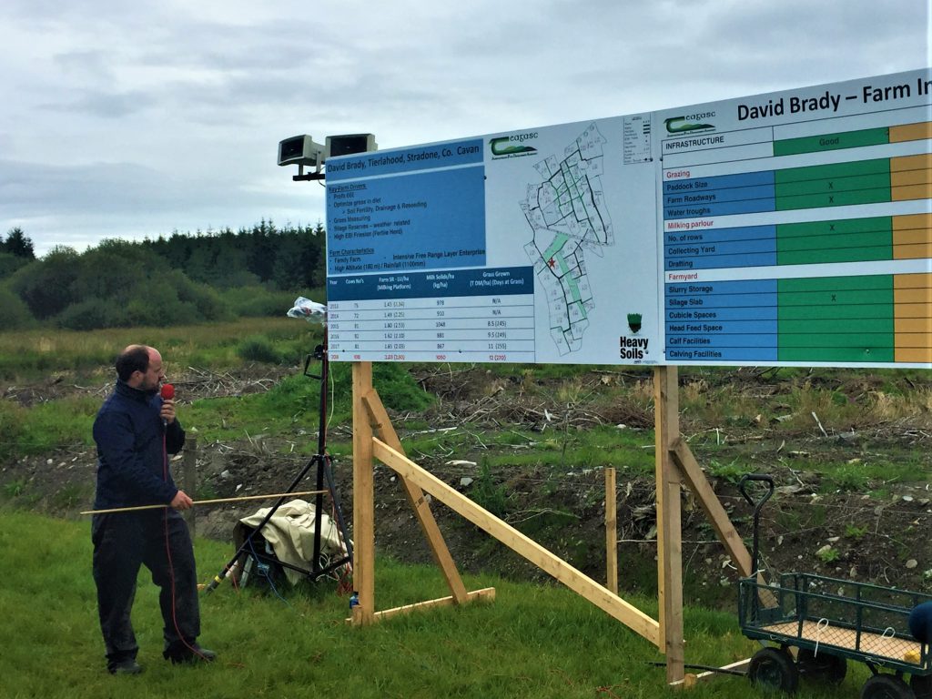 Teagasc’s James Dunne speaking at the farm walk
