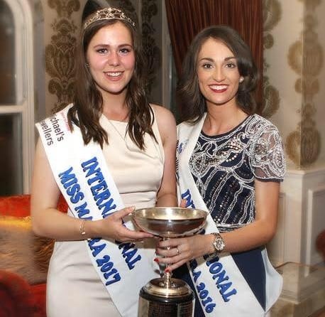 Lynsay Hawkes with International Miss Macra 2016, Sinead Guiney. Image source: Miss Macra Festival