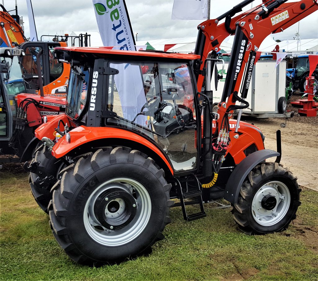 Is Ursus on the way back? Once a formidable presence in the Irish tractor sales league, the latest generation of Ursus tractors certainly does look the part. The tractor pictured – a C-380 – is fitted with a familiar 4.4L, 4-cylinder Perkins 1104D-IIIA engine. It has a simple Carraro 12F 12R transmission with a synchromesh shuttle
