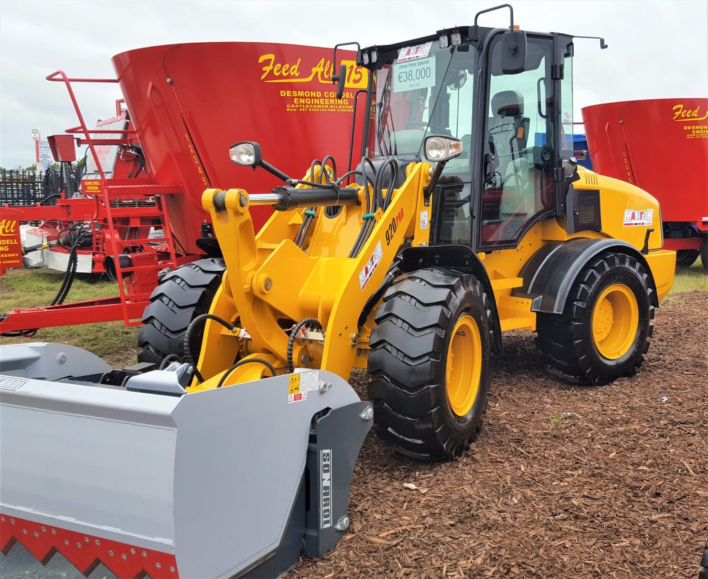 This shovel, from Westmeath-based Manitech Loaders, is available at a special show price of €38,000 (excluding VAT). The 920 Pro, which is built in China, has an Isuzu engine, a 4-speed transmission and a 2t lift capacity. It weighs 6t. It comes with a 7ft bucket and pallet forks