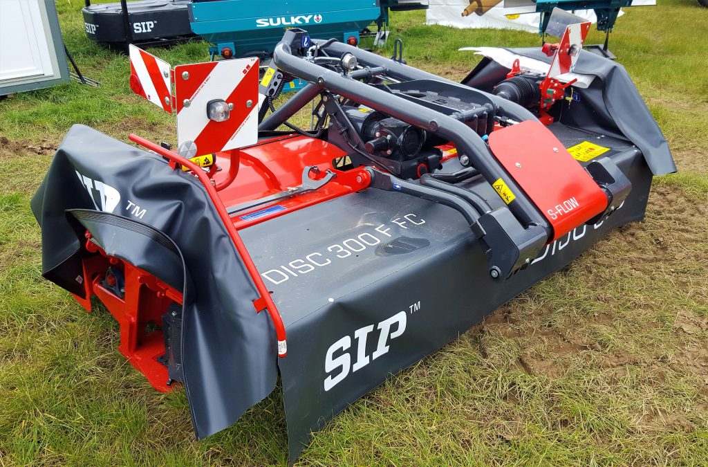 The latest batch of SIP mowers was recently launched onto the Irish market by its distributor Farmec Ireland. SIP is headquartered in Slovenia but describes itself as having a ‘German mentality’. Pictured (above) is a front-mounted, 3m-wide unit, which lists at €13,000 (excluding VAT). It’s the first official outing for this new model in Ireland