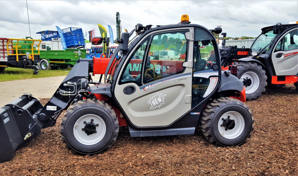 Manitou’s MT 420 H is new to Ireland this year. It is just 1.9m tall and 1.49m wide; overall length is a very manageable 3.67m. Nonetheless, it can lift 2t to a maximum height of just over 4m. The cab comes from the slightly-larger MLT 625; the 49hp engine comes from Kubota. The transmission is a hydrostatic unit