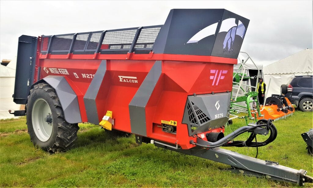 This Metal-Fach (Falcon) N276 rear-discharge muck spreader has a capacity of 8t (9.5m³). It has a chain-and-slat floor conveyor, like most of its competitors. It needs at least 90hp at the PTO though, in practice, a fully-laden machine will need more muscle up front. Metal-Fach is based in Poland; it was founded in 1989. It now employs around 800 people. It manufactures nearly 60 different types and models of agricultural machinery. It also produces truck trailers (under the Nova brand-name)