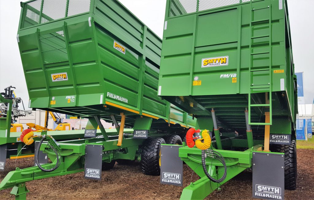 Irish manufacturer Smyth Trailers recently released a new, high-capacity 25ft silage trailer (pictured left) to ‘service the needs of modern day agricultural contracting’. It employs a ‘forced steering’ tri-axle chassis (with front and rear axle steering) – to keep the new trailer’s manoeuvrability in line with that of a smaller, ‘standard’ 20ft unit. This system not only steers while travelling forward but also in reverse