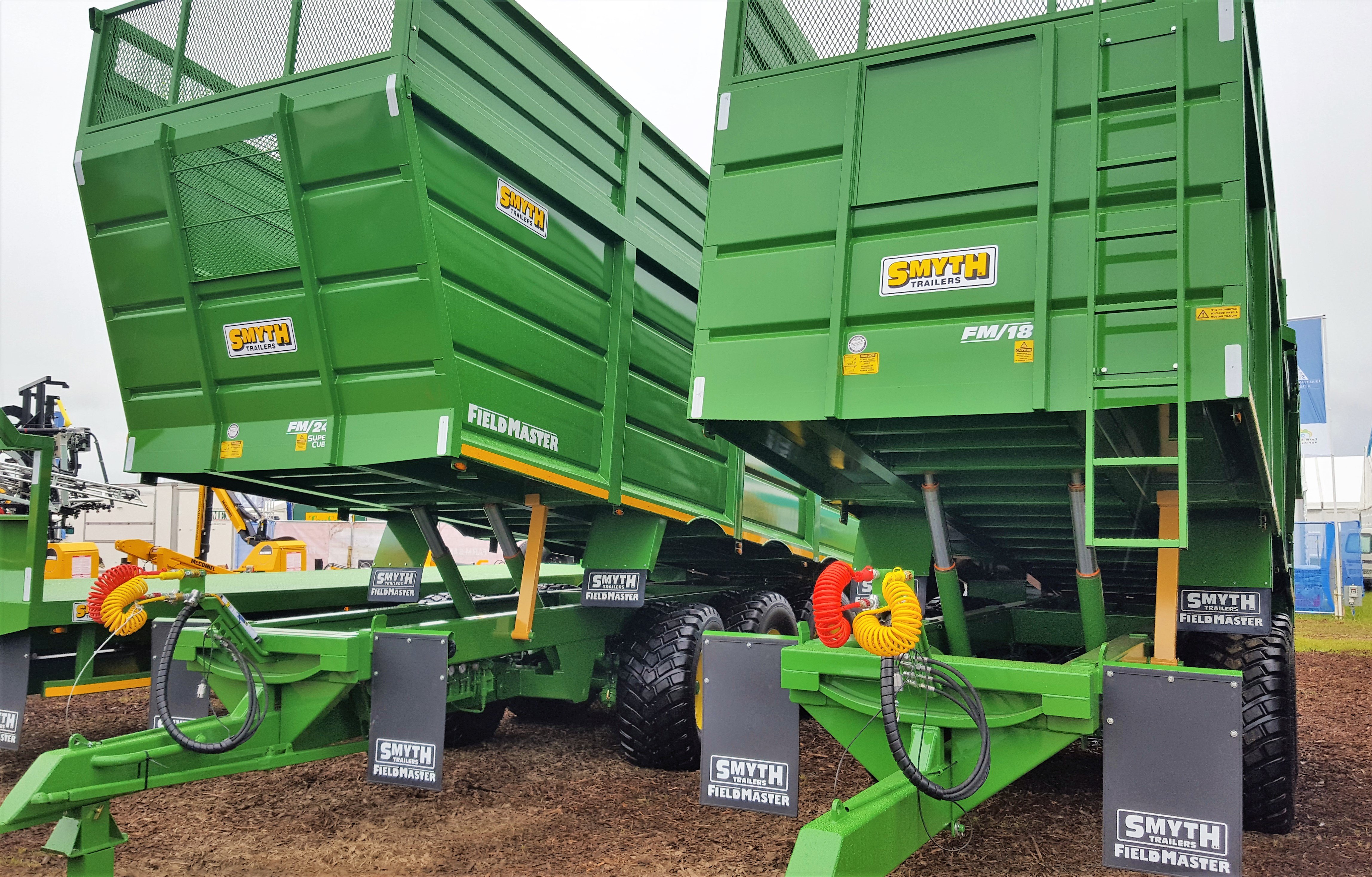 Irish manufacturer Smyth Trailers recently released a new, high-capacity 25ft silage trailer (pictured left) to ‘service the needs of modern day agricultural contracting’. It employs a ‘forced steering’ tri-axle chassis (with front and rear axle steering) – to keep the new trailer’s manoeuvrability in line with that of a smaller, ‘standard’ 20ft unit. This system not only steers while travelling forward but also in reverse