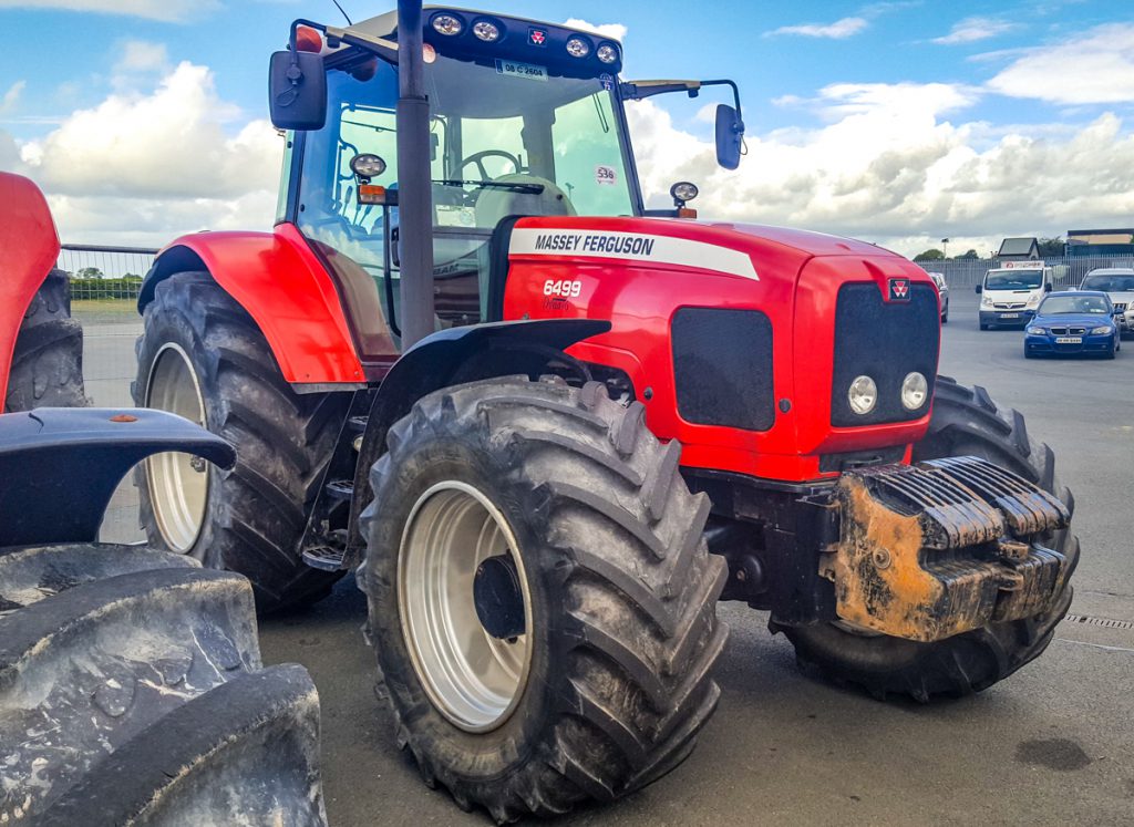 If she’s not red, leave her in the shed: This 2008 Massey Ferguson 6499 Dyna-6 had 5,500 hours showing on the odometer. The hammer fell at €20,000