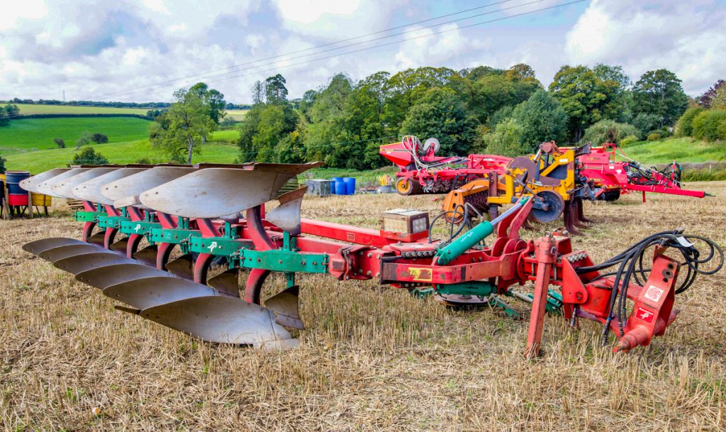 This 1996 Kverneland PS100 6-furrow reversible plough (with No. 8 bodies, auto-reset, manual vari-width and a press arm) sold for £4,800