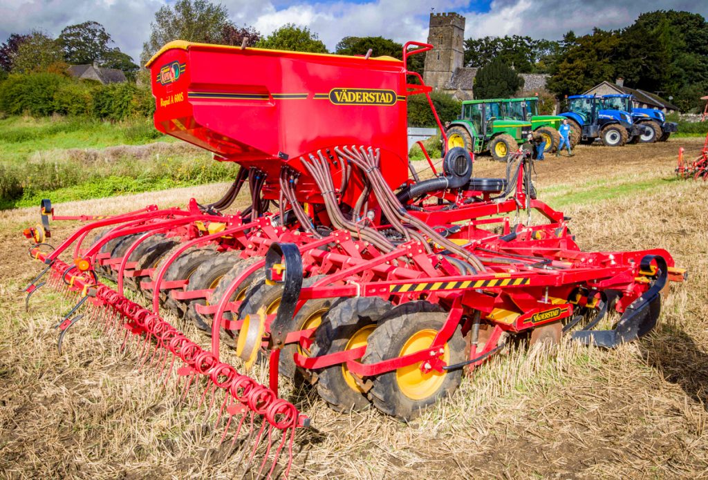 This 6m-wide 2013 Vaderstad Rapid A600S ‘System Disc’ trailed drill (with automatic depth control and a variable-rate control box) sold for £41,000