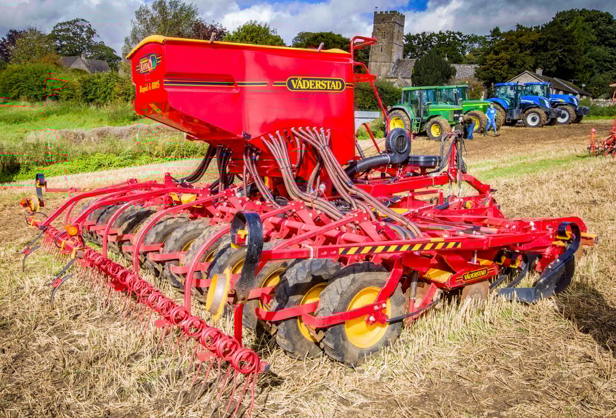This 6m-wide 2013 Vaderstad Rapid A600S ‘System Disc’ trailed drill (with automatic depth control and a variable-rate control box) sold for £41,000