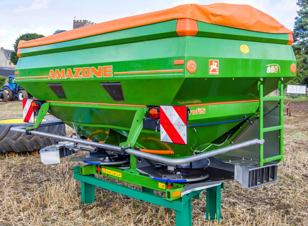 This 2008 Amazone ZA-M Ultra 3000 mounted fertiliser spreader (with an S600 hopper extension, variable-rate controls and a stand) sold for £5,000