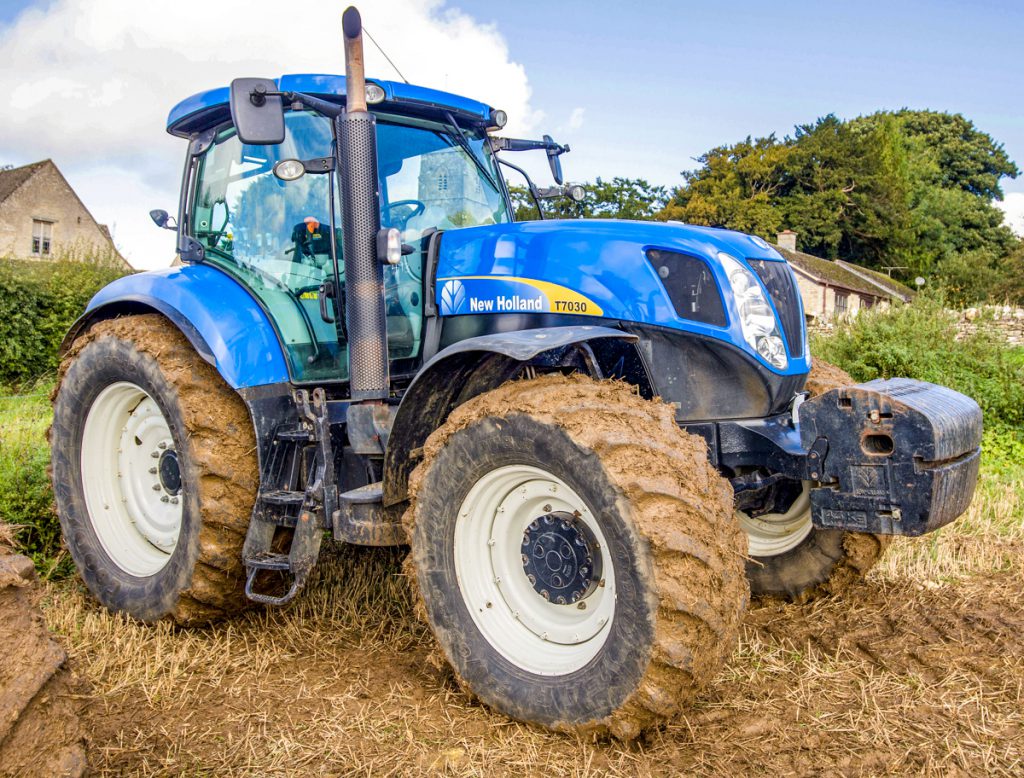 This 2011 New Holland T7030 (Power Command; 40kph) was equipped with: Terraglide front suspension; front weights; and 650/65 R42 rear and 540/65 R30 front wheels and tyres. With 5,700 hours on the clock, it sold for £26,800