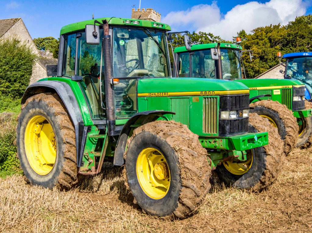 This 1997 John Deere 6800 (PowrQuad; 40kph) came with air-conditioning and 460/85 R38 rear wheels and tyres. It had circa 11,000 hours of use under its belt. It sold for £12,100