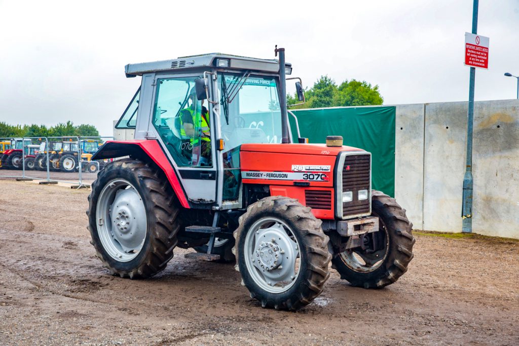 This neat Massey Ferguson 3070 sold for just £4,000. It had 4,734 hours on its clock