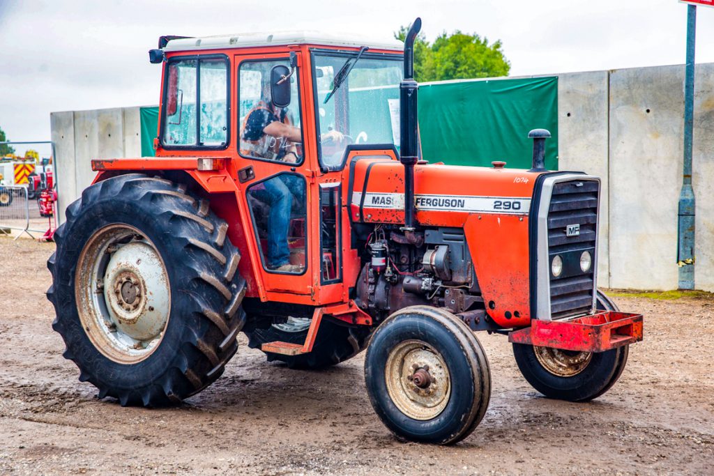 This 2001 Massey Ferguson 290, with 8,422 hours clocked up, sold for £4,000