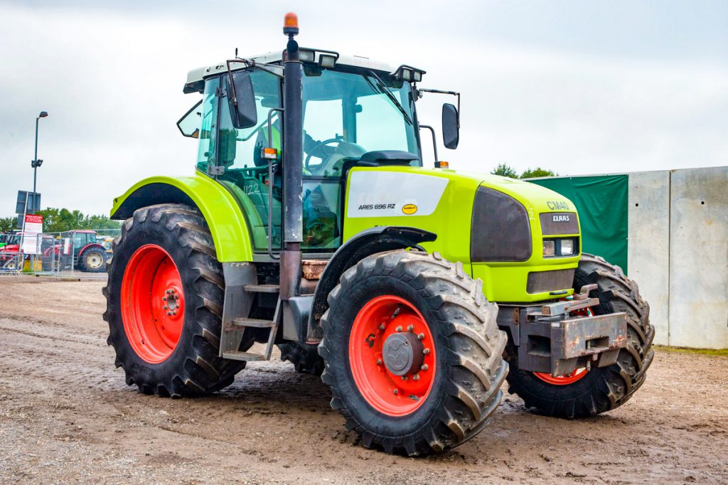 This 2005 Claas Ares 696RZ had 9,598 hours on its odometer. It was sold; the hammer fell at £11,000