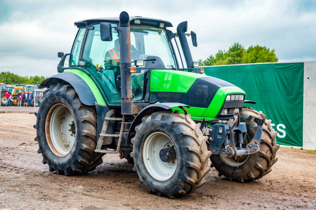 Low hours: This 2008 Deutz-Fahr M620, with front linkage, had just 2,454 hours showing on the clock. This tractor sold for £17,000