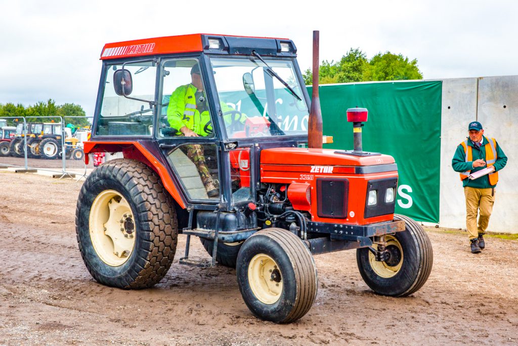 This clean 1996 Zetor 3320, with only 1,370 hours on its clock, sold for £6,900