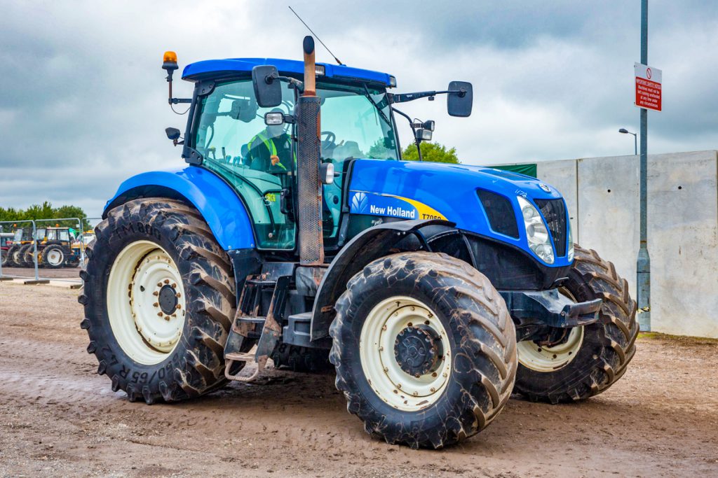 This fresh-faced 2008 New Holland T7050 was equipped with air brakes. It had 7,669 hours on the odometer. It sold for £21,600