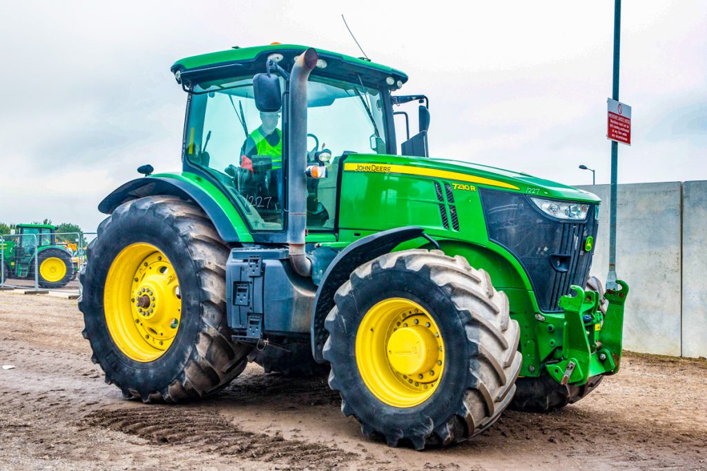 This imposing John Deere 7230R sold for £48,000. It was showing 7,598 hours on its odometer