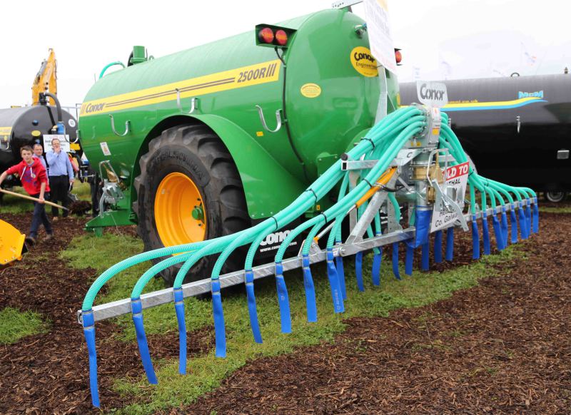 A dribble-bar system fitted on a slurry tanker