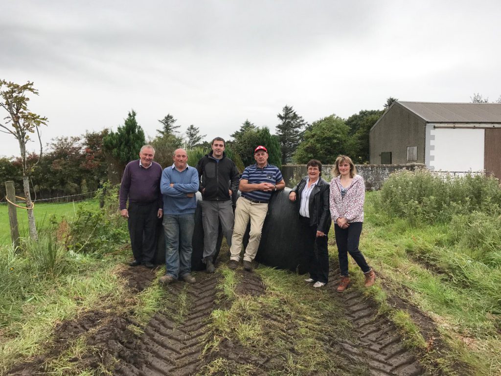 IFA representatives pictured as fodder-aid organised by the organisation arrives at Paul Doherty’s farm in Carndonagh. Doherty lost his fodder and sheep when the Donegal floods struck his farm. Image source: Clive Wasson