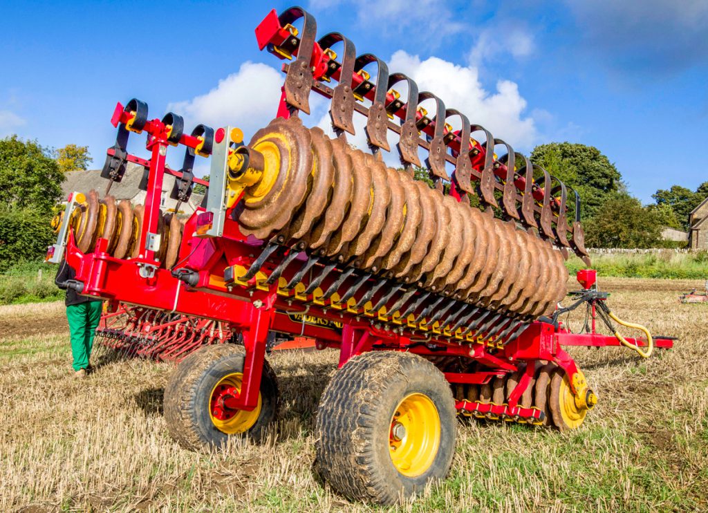 This 6.5m-wide Vaderstad Rexius 650 set of hydraulic-folding press rolls (with shatter-boards and an extended drawbar) sold for £10,000