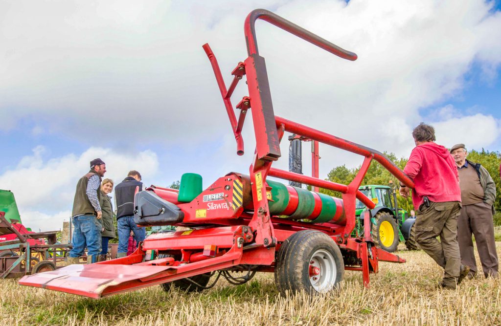 This 1996 Kverneland Silawrap UN7515 trailed bale wrapper sold for £1,850