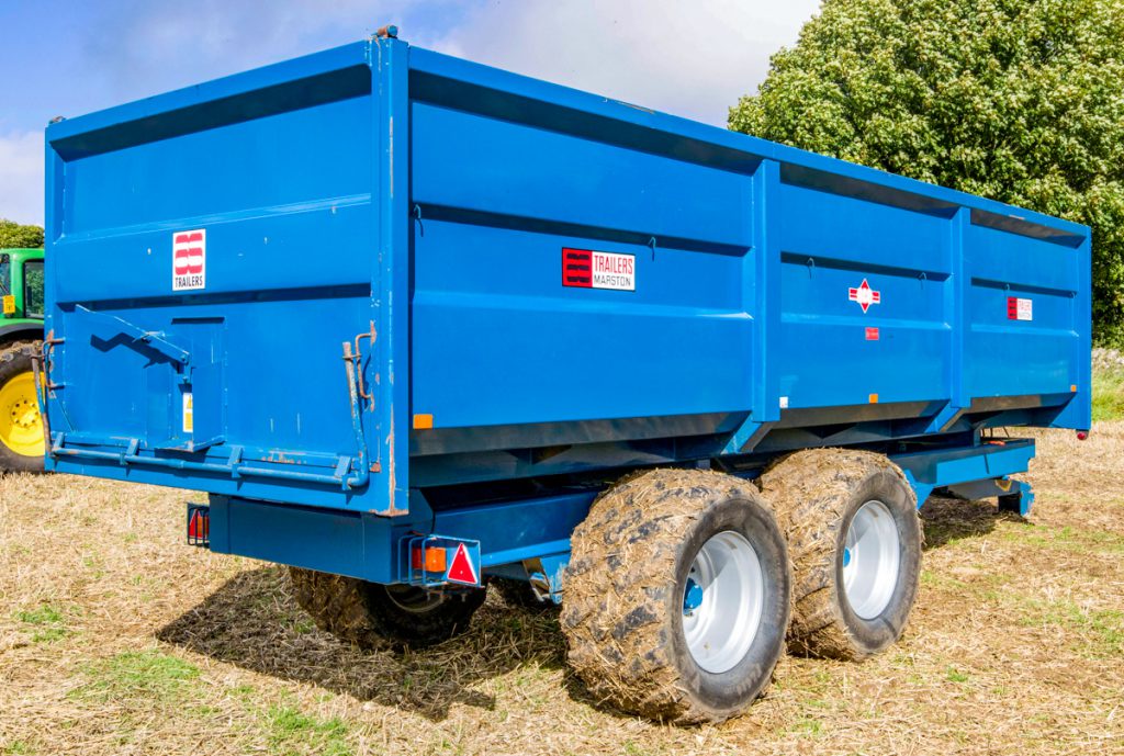 This 2004 AS Marston ACE 14t, tandem-axle, steel monocoque tipping trailer (with a sprung drawbar, manual tailgate, grain chute and hydraulic brakes) sold for £6,200