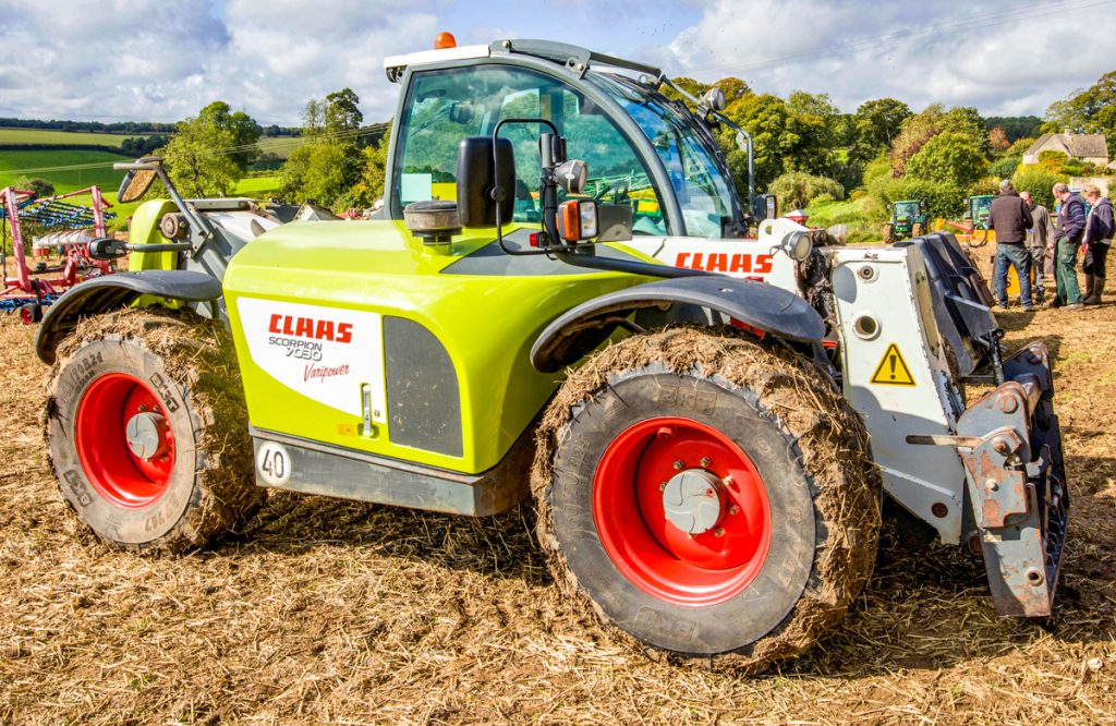 This 2007 Claas Scorpion 7030 VARIPOWER was equipped with a: pick-up hitch; air seat; load monitor; air conditioning; and 460/70 R24 wheels and tyres. It came with a dealer service history. With 4,492 hours on the odometer, it sold for £21,500