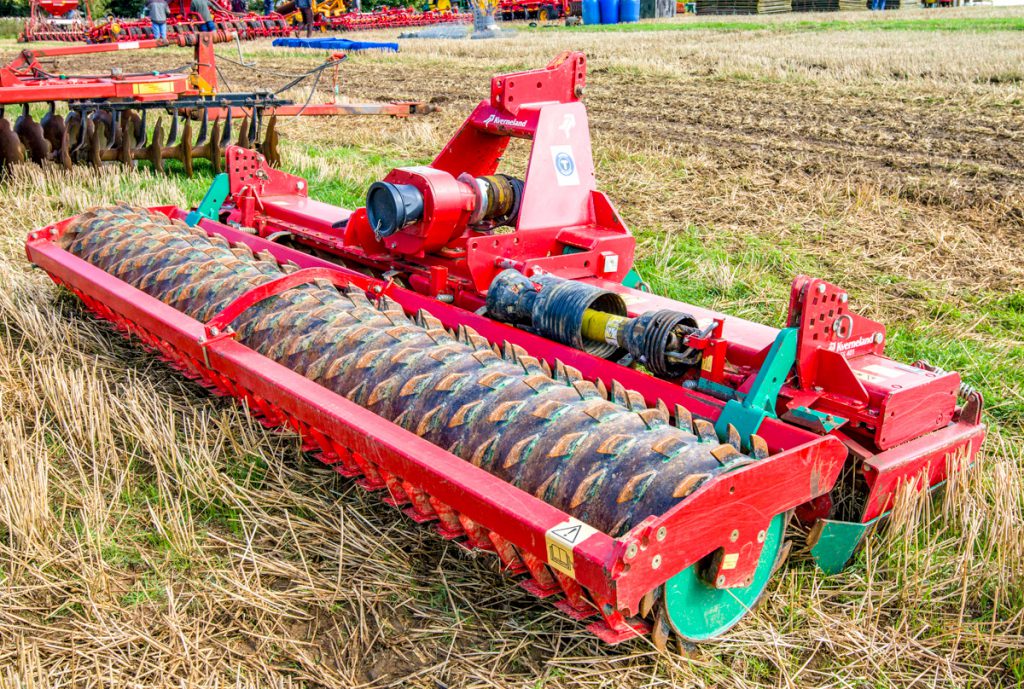 This 4m-wide Kverneland NG-S 401 power harrow (with a packer roller) sold for £2,700