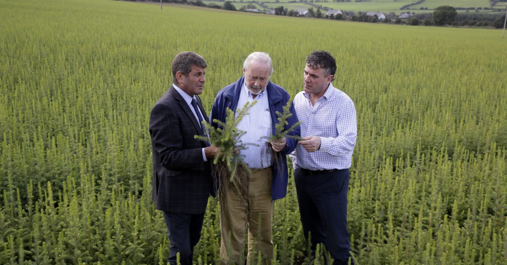 John O’Reilly, Greenbelt, and John McCarthy, None-So-Hardy, with Minister of State at the Department of Agriculture, Food and the Marine, Andrew Doyle