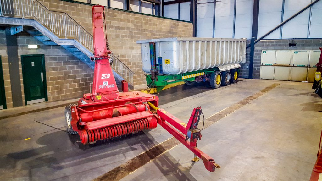 This 1997 JF FCT 900 trailed forage harvester, with a control box, sold for €1,400