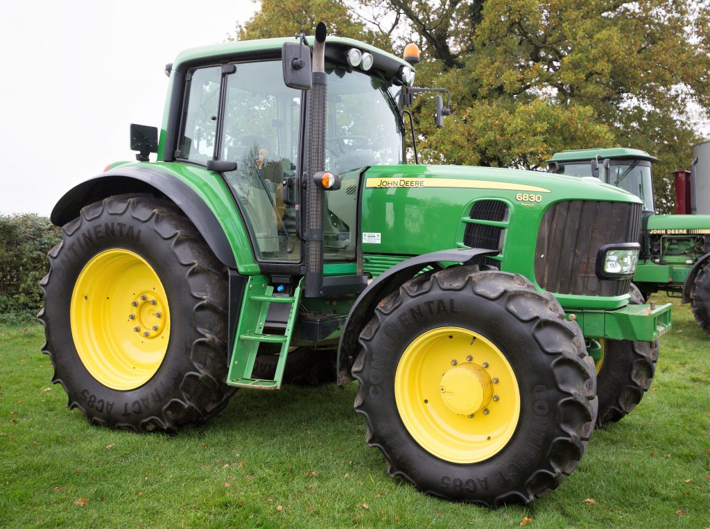 This 2008 John Deere 6830 had: 2,392 hours showing on the clock; three manual spool valves; a PowrQuad gearbox; hydraulic cab suspension; air conditioning; and an air seat. The hammer fell at £45,000