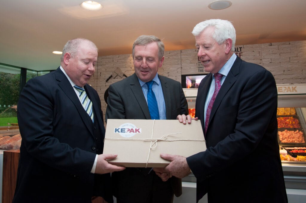 Kepak’s Sean Coffey and John Horgan making a presentation to the Minister for Agriculture, Michael Creed. Image source: Stephen Fleming