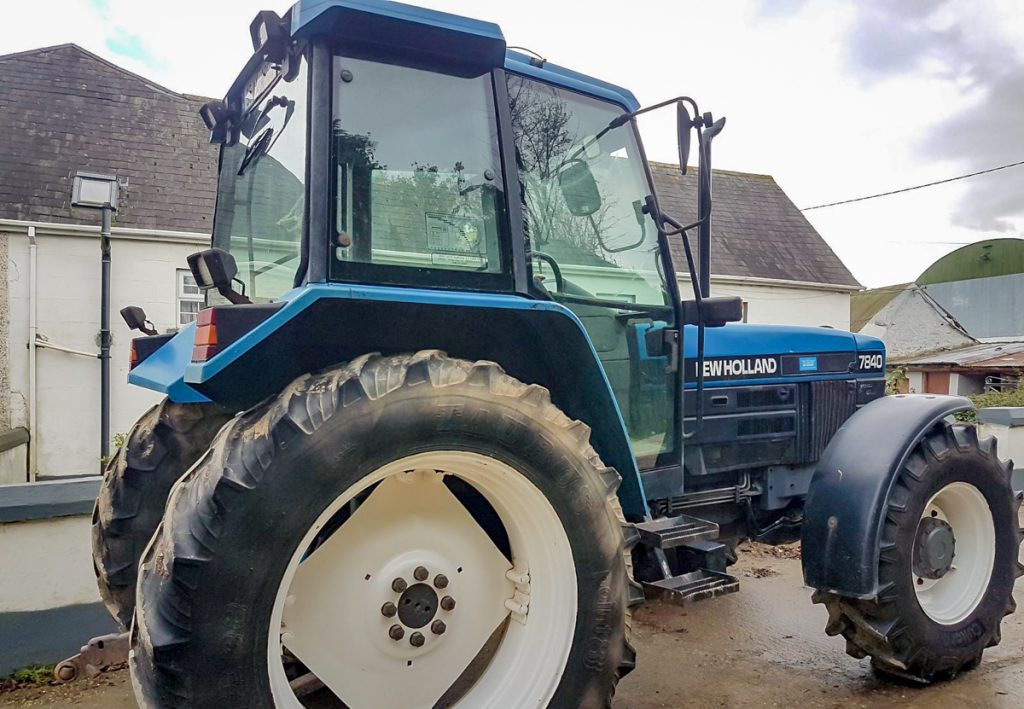 This New Holland 7840 was equipped with front mud-guards. However, bidding maxed out at €11,600. It did not sell