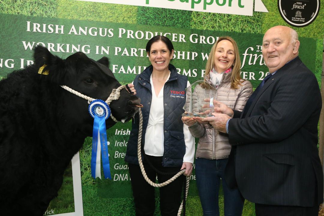 L-R: Tracey Mc Dermott, Tesco Ireland; Anne Marie Donovan, a beef farmer from Foynes; and Tim Dunne, chairman of the Irish Angus Producer Group