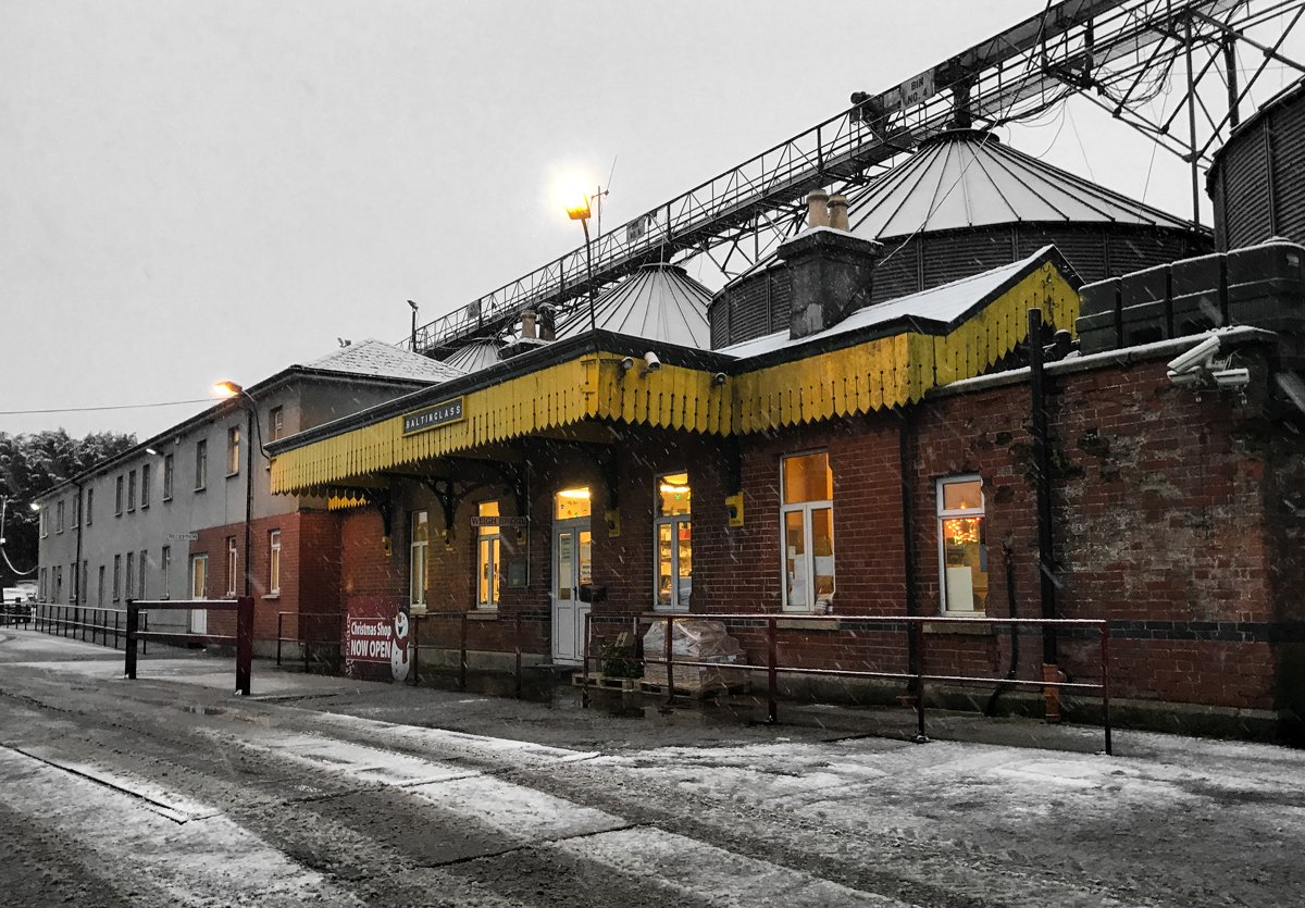 Snow coming down on the weighbridge at Quinns of Baltinglass