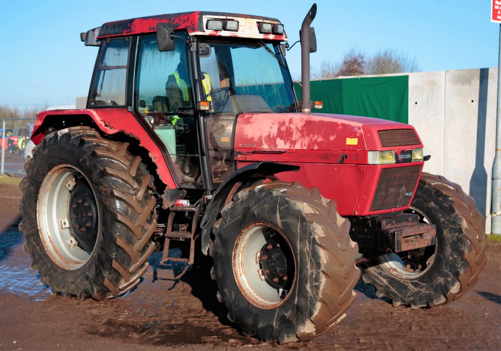 This tired-looking Case IH (Maxxum) 5140 is a relatively unusual 'Synchro' variant (without the usual four-speed powershift). 10,950 hours were showing. It sold for just £4,800
