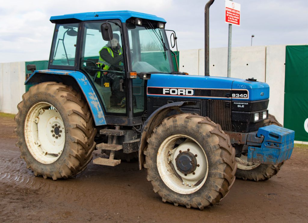 This 1995 Ford 8340 SLE had 9,942 hours on its odometer. It sold for £9,200