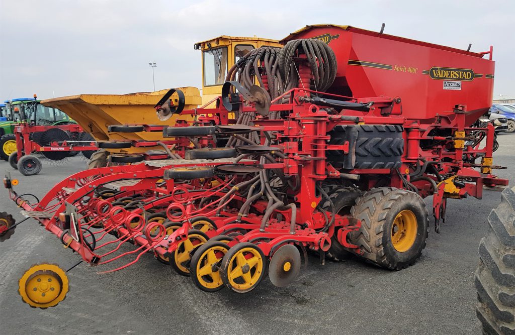 This 2012 Vaderstad Spirit 400C (seed and fertiliser) drill had apparently sown 1,600ha. It sold for €27,000 (plus VAT; plus commission)