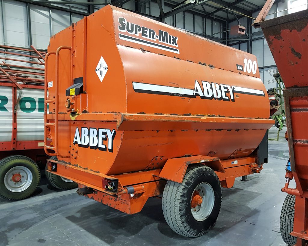 This 2002 (10-cubic-metre) Abbey Super-Mix feeder wagon sold for €400 (no VAT; plus commission)