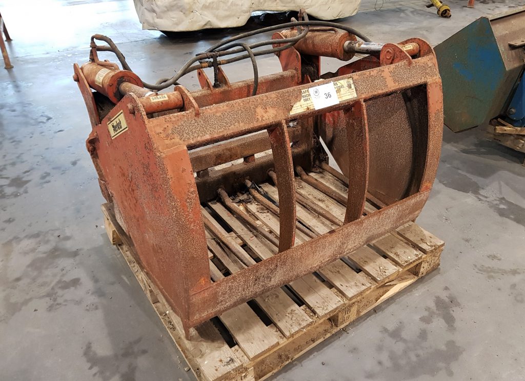 This shear-grab sold at the auction; it fetched €125 (no VAT; plus commission)